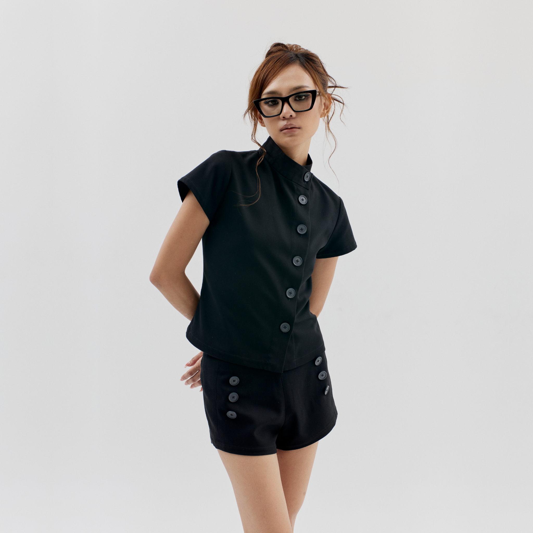 001 BUTTON TOP