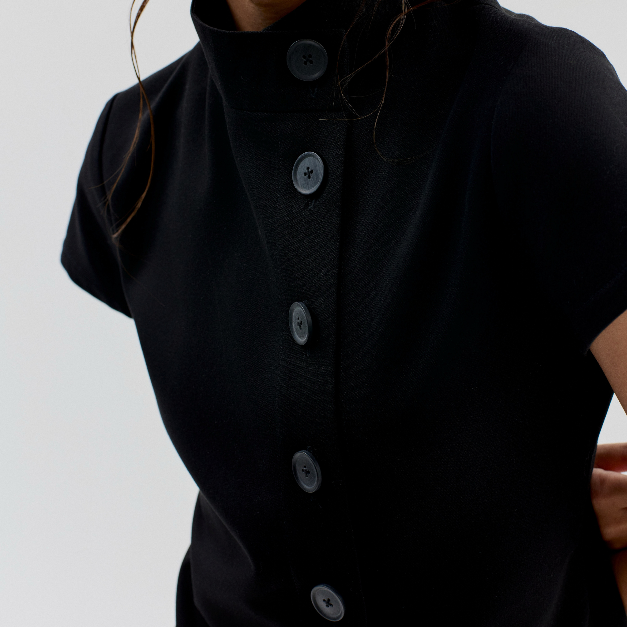 001 BUTTON TOP